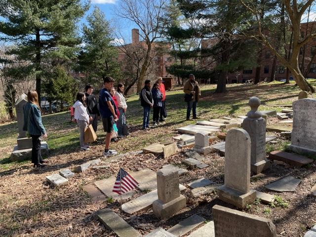 This past Sunday, OUDC Fellows met Corey Shaw, a D.C. native, who gave an incredibly informative tour of the historically African American Mt. Zion Female Union Band cemetery and its rich backstory. #BlackHistory #OperationUnderstanding #OUDC #DC