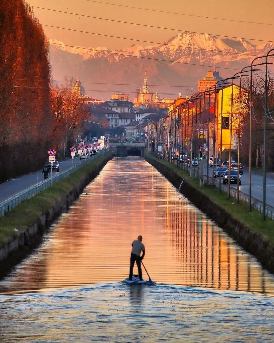 Catch stunning sunsets over the canals of Milan! 🌅

The reflection of the colourful sky on the water is breathtaking. 😍

📍Milan, #Italy

📸 andreacherchi_foto [IG] via @Italia 

#Italia #Milan #Milano #Navigli