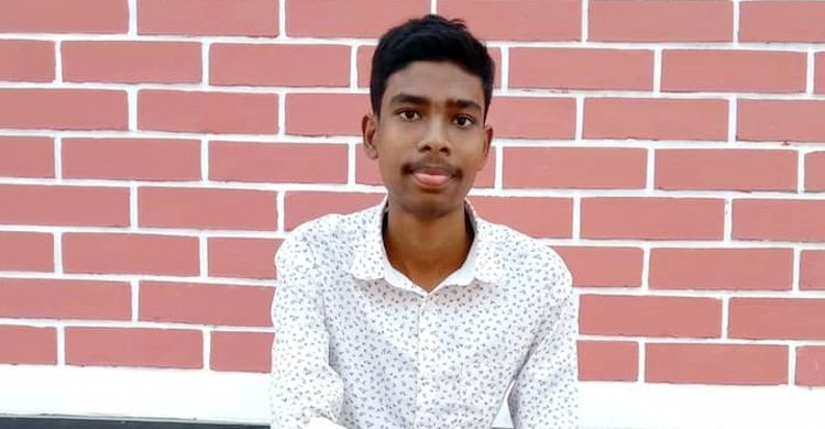 মেডিকেলে চান্স পেলেন ভ্যানচালকের ছেলে এমরান