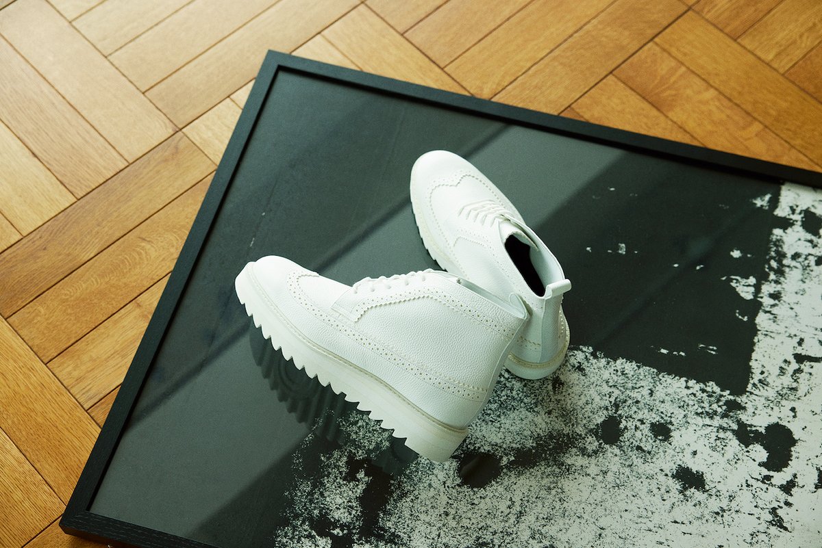 GQJAPAN's tweet photo. メンズファッション界のカリスマが手掛ける、#THEONITSUKA の新カプセルコレクション
#ONITSUKAXWOOSTER #PR @theonitsuka
https://t.co/4P4I0R2t19 https://t.co/hJlv6fvjEA