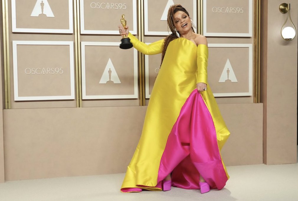 daRealBadCredit's tweet image. The only two time Black woman oscars winner from #SpfldMa 🗣️🗣️🗣️