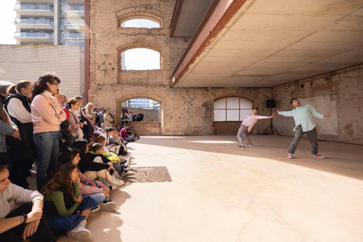 DansaMetropol_'s tweet image. 🤩 Aquest cap de setmana ja hem pogut gaudir de les primeres propostes del projecte #Liminar del #DansaMetropolitana! 

🔜 Properes actuacions:

👉 Sant Cugat, Granollers, Sabadell, Cornellà, Granollers i Barcelona.

🙌 Us hi esperem!

📸 @alberturiach

dansametropolitana.cat/ca/projecte-li…