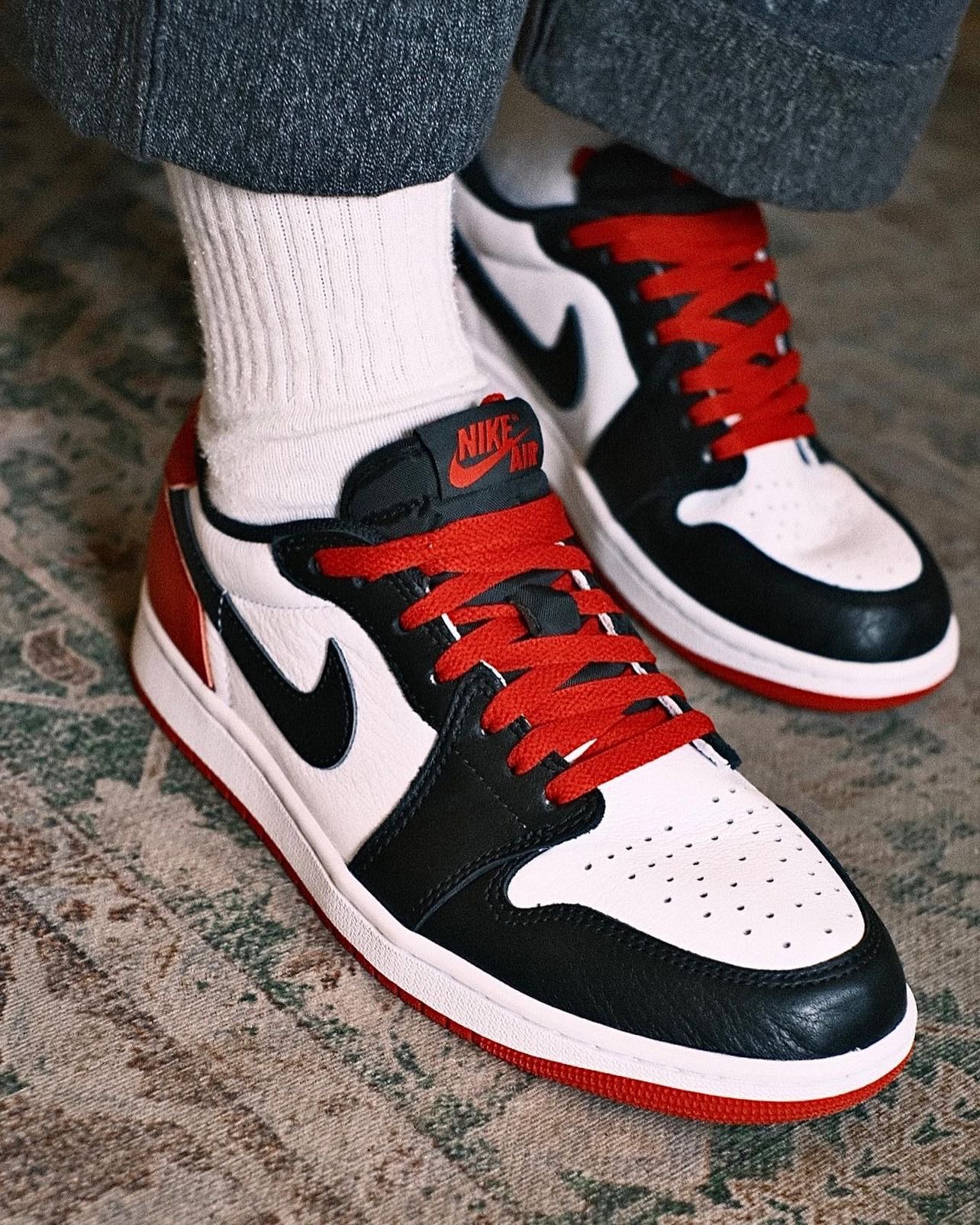 Air jordan 1 black toe low on feet sale