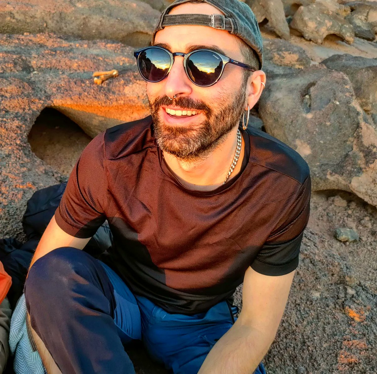 sergibeba's tweet photo. Avui és un dia per mirar el sol de cara i celebrar la vida !
Aquesta setmana ha estat ben atropellada. Dimecres passat el meu pare va ingressar a la UCI amb un xoc sèptic avui ja està a planta i tot es va posant al lloc.
#şükan
#TBT #birmoghrein #mauritania #backpaker #mochilero https://t.co/KujKKZh495