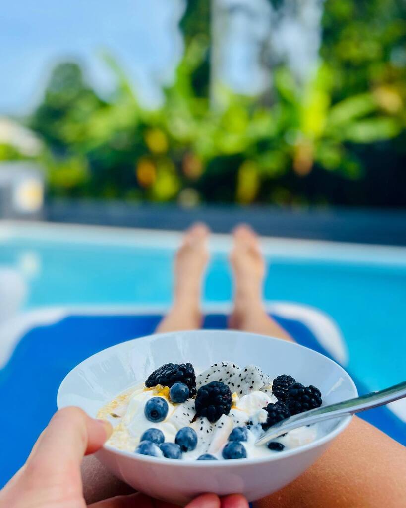 BomboraLodge's tweet image. One of our favourite breakfast spots to listen to the morning birdsong @bomboralodge 🦜#poolside #spoiltforchoice #tropical instagr.am/p/CpujXtMpboL/