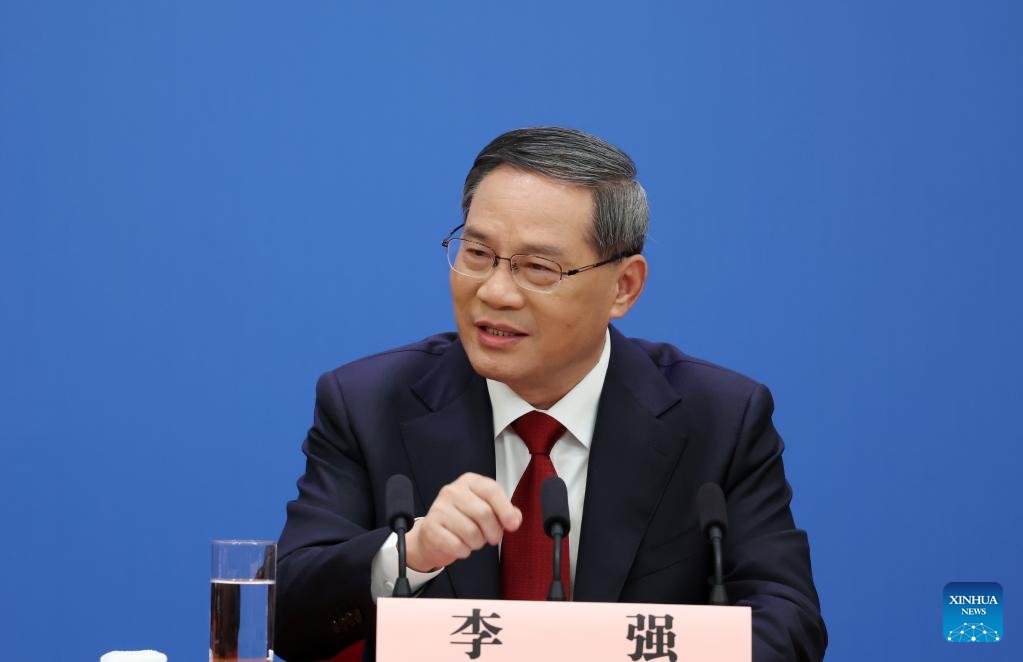 ChineseZimbabwe's tweet photo. 🇨🇳 Premier Li Qiang met the press after the closing of #Twosessions &amp; highlighted 3 priorities of China’s new government:
▶️ Adhere to a people-centered development approach
▶️ Promote high-quality development
▶️ Deepen reform and opening-up
More details:
https://t.co/PE7OXvDsz7 https://t.co/XCNb3G1TjX
