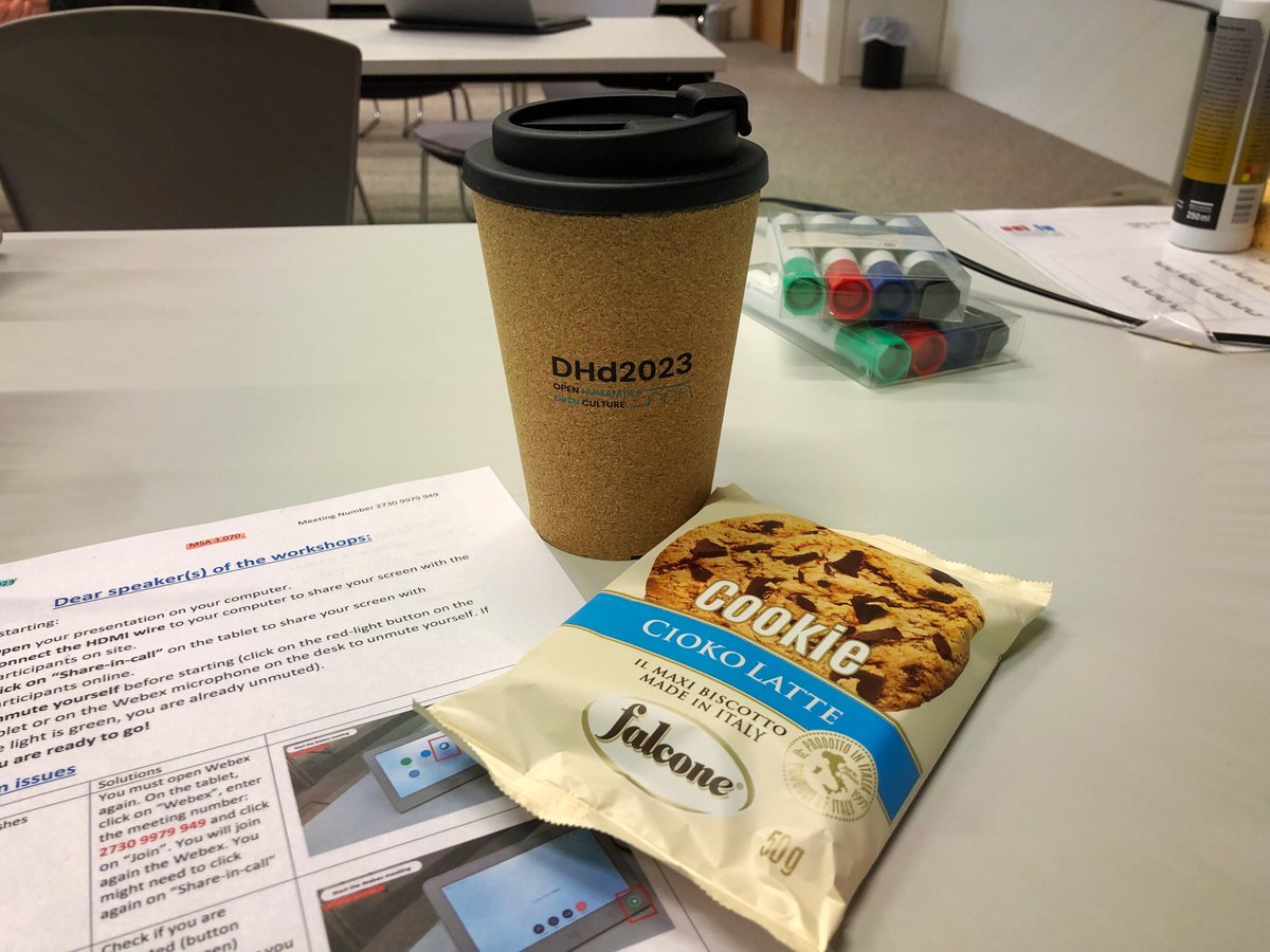 Mr. Cookie, meine neueste #DHinaMug, das Team von @fortext_catma & ich sind bereit für den ersten Präsenz-CATMA-GitMA-Workshop auf einer @DHdKonferenz ever! 🥳 #dhd2023 #DigitalHumanities