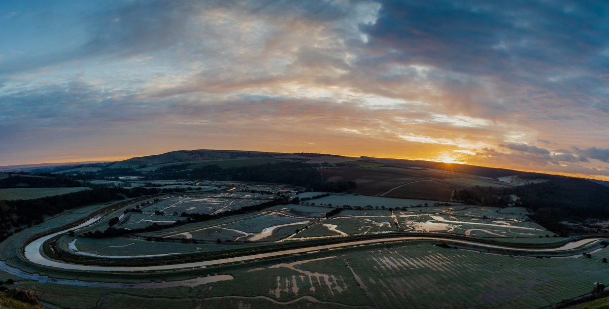 Leeprin48890181's tweet photo. Early morning on the South Downs over looking the Cuckmere River at High & Over.
#WexMondays #Sharemondays2023 #fsprintmonday #Appicoftheweek #ThePhotoHour #southdowns #photooftheday #cuckmereriver #sussex @CanonUKandIE @kasefiltersuk @sdnpa @CuckmereSOS https://t.co/Dw5Jaa6d8e