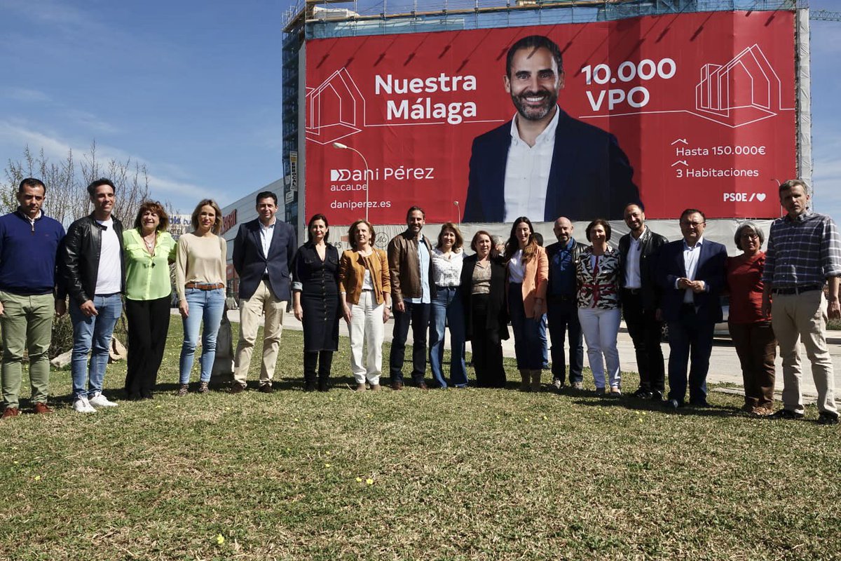 ▪️Impresentable es que cada día se vayan 10 malagueños de la ciudad, 3700 al año. 

▫️Impresentable es anunciar en 2011 hacer 13.000 VPO y haber hecho solo 476. 

🔲 La política de <a href="/pacodelatorrep/">Paco de la Torre</a> es impresentable, expulsando a los hijos de #Málaga de la ciudad que les vio nacer.