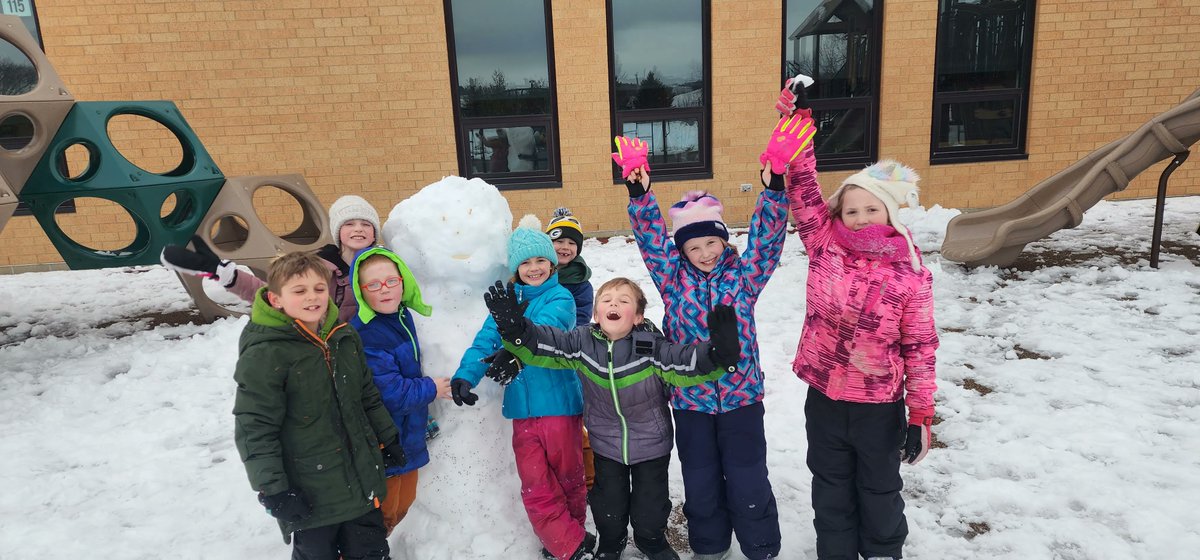 ETCSD's tweet photo. THINKING OF SPRING 🌞.....but also enjoying the opportunity to make snowmen with our friends!! ⛄ #ETlearningignitED #LittlePrairie #MondayMood https://t.co/HmXJpd6Vy1
