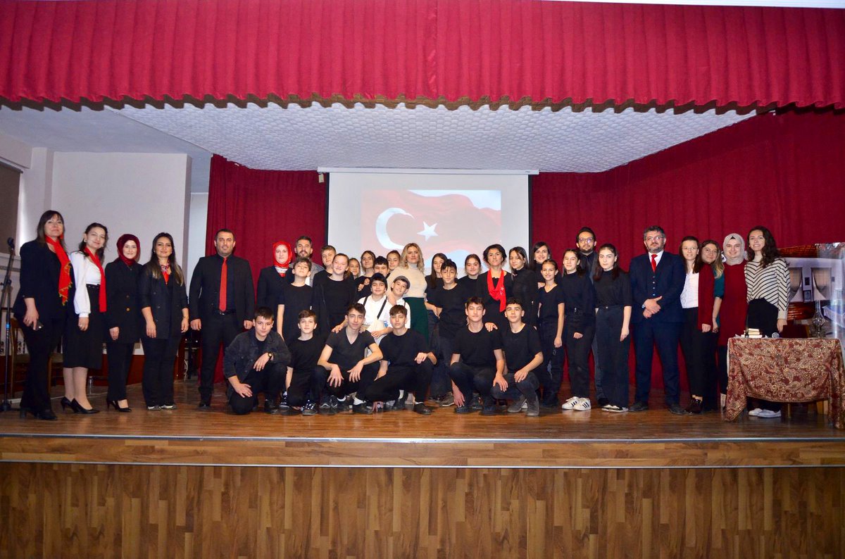 🇹🇷12 Mart İstiklal Marşı’nın Kabulü ve Mehmet Akif Ersoy’u Anma Günü kapsamında Işıkveren Ortaokulu öğretmen ve öğrencilerimizin hazırladığı program, Kaymakamımız Sn Necdet Özdemir, Belediye Bşk Sn Kamil Altun ve İlçe Milli Eğt Mdr Muzaffer Yıldız’ın katılımlarıyla gerçekleşti🇹🇷