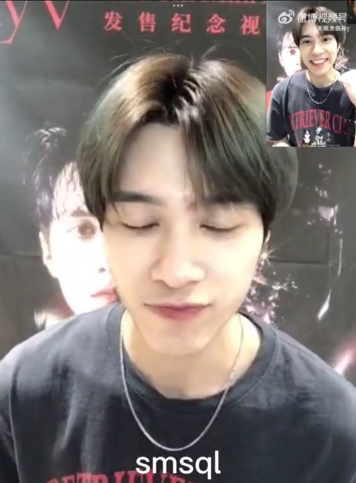 xiaoderybar's tweet photo. THE TINY POUT PLS HENDERY....😭🥺 https://t.co/i8LHqLdJt3