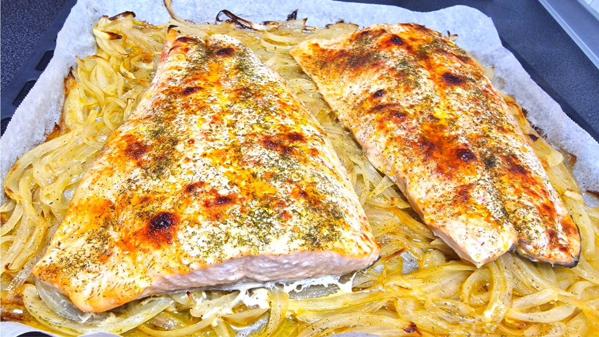 LCaupona's tweet photo. 📍Hoy SALMÓN AL HORNO CON CEBOLLA, un recetón de diez que además de sano y rico

https://t.co/gn5mrwa8w7

#salmon #salmón #salmonrecipe #salmonrecipes #salmonlover #salmon🐟 #salmonalhorno #pescado #pescadoalhorno #pescadolovers #pescados #recetadepescado #lacaupona #lacauponatop https://t.co/AOHhSm4sil