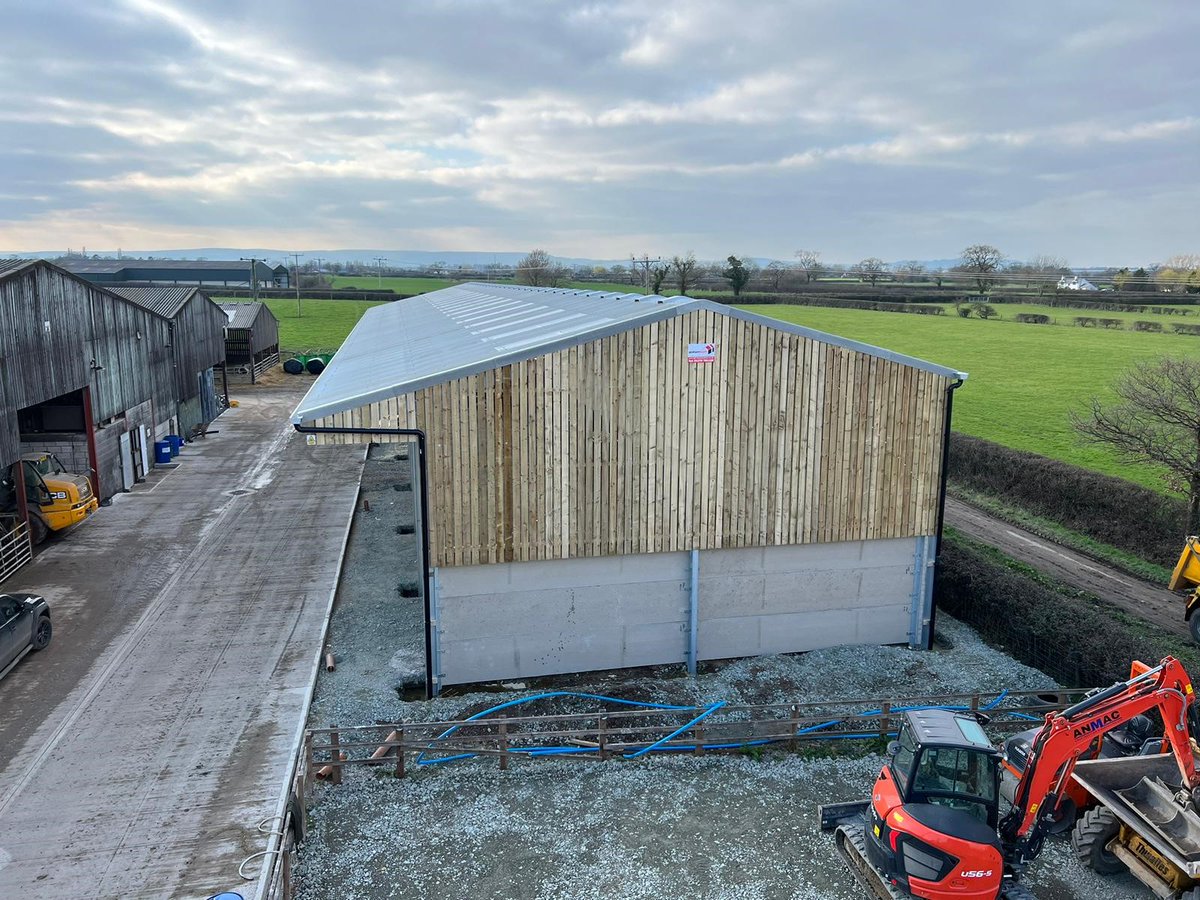GHConstruction's tweet photo. Look at this Livestock building that we recently manufactured and erected in Crewe, Cheshire.  🛠
⭐200’ x 40’ x 18ft with 7ft Cantilever⭐
 
View more photos and details https://t.co/gv1BPhTfyE
Get in touch today for your free quote 
 📞01270 781158
 💻https://t.co/sjhoZeCQtl https://t.co/tN9vjMa0jK