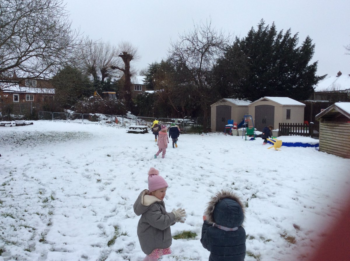 InfantWalsh's tweet photo. On Wednesday last week, Silver Class braved the elements and had 10 minutes outside in the snow! Wellies and hats were put on and the class had fun exploring the snow. Some even attempted to make a snowman ⛄️⛄️⛄️⛄️ https://t.co/KcfNksHBMI