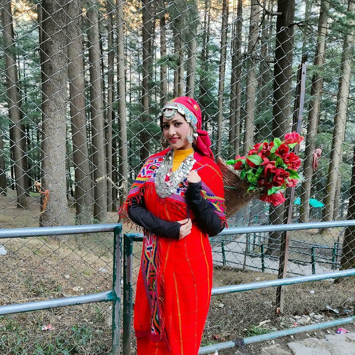 AnjuJadhav3's tweet photo. π₯°I have a great affection for Indian culture and music.π
#triptomanali #manalidress #indian #culture #naturelovers #photooftheday #photography https://t.co/5kOPkcPiwu