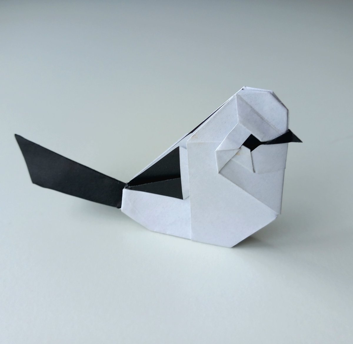 MattBookbinding's tweet photo. Long-tailed Tit (Muneji Fuchimoto). Folded by me. #origami #origamibird #origamilongtailedtit #longtailedtit #aegithaloscaudatus https://t.co/vQ1bkytC2D
