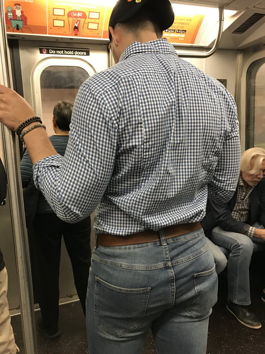 packer1592's tweet photo. Who else loves his back? #gay #gaynyc #gaymen #gaydad #gaydaddy #gayalter #gaysubway #gaycruising #gaycruiser #gaybulge #gaysexy https://t.co/vXKP4UcAI4
