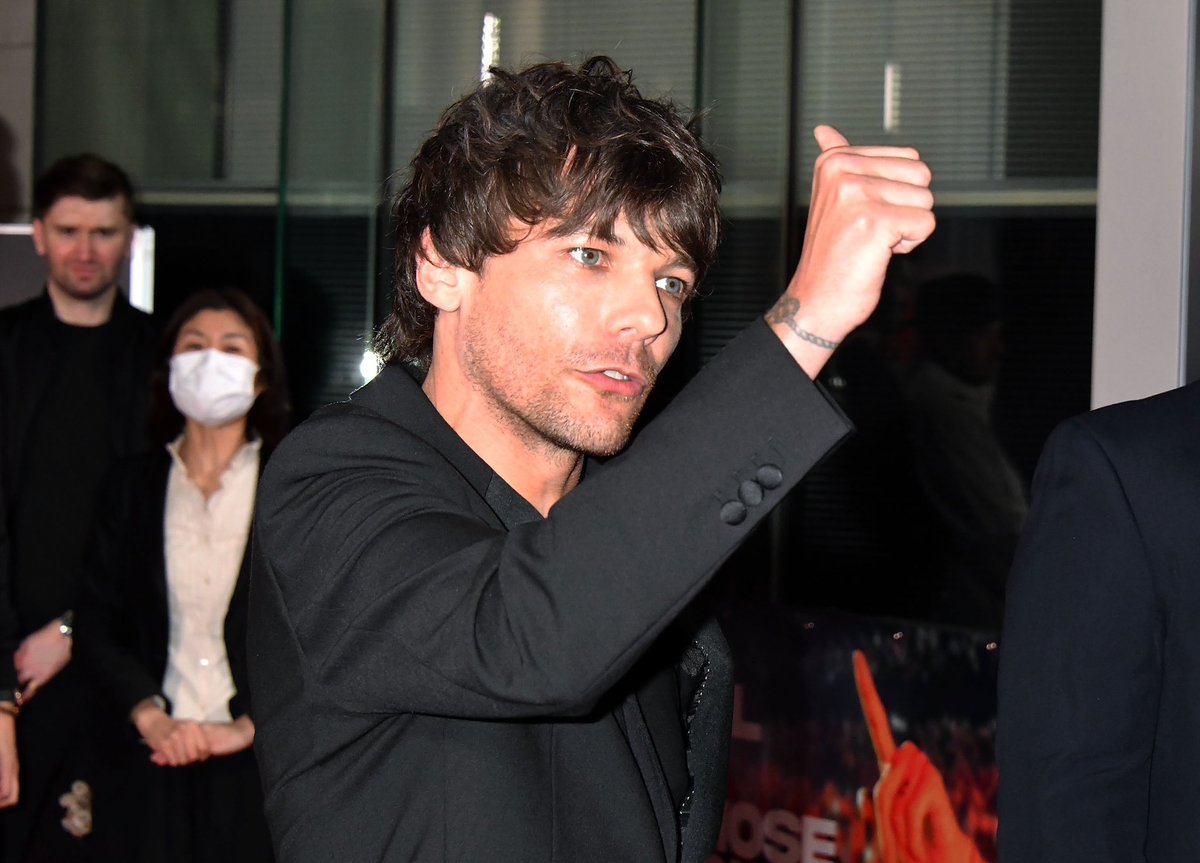 LTHSOURCEHQ's tweet photo. Louis on the red carpet for the premiere of #AllOfThoseVoices in Tokyo! https://t.co/UbaMv9SQ9b