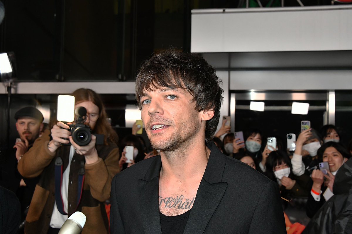 LTHSOURCEHQ's tweet photo. Louis on the red carpet for the premiere of #AllOfThoseVoices in Tokyo! https://t.co/UbaMv9SQ9b