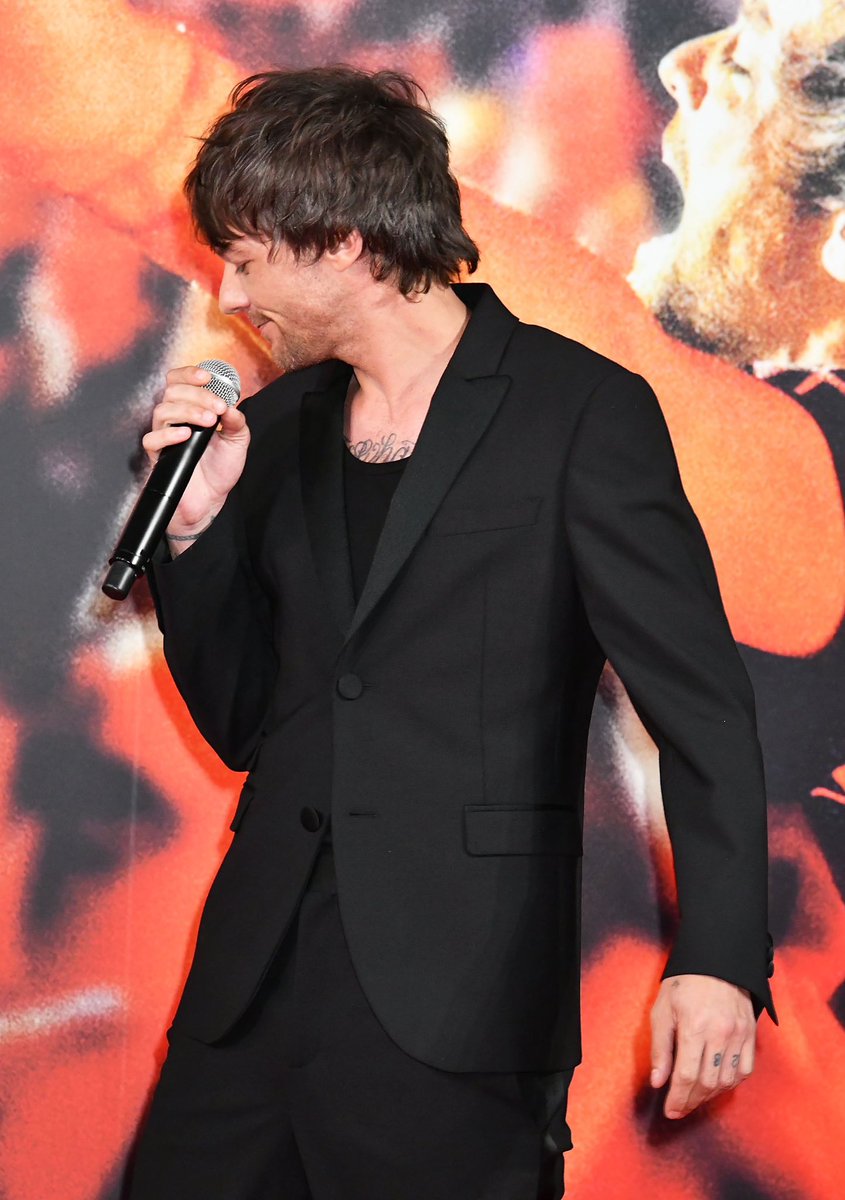 LTHSOURCEHQ's tweet photo. Louis on the red carpet for the premiere of #AllOfThoseVoices in Tokyo! https://t.co/3eJ34HdnRI