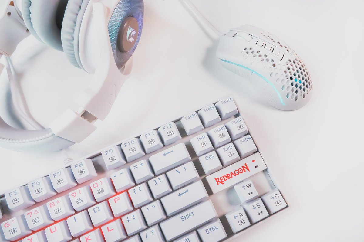 RedragonSa's tweet photo. Dominate the battlefield with the Redragon KUMARA gaming keyboard ⚔️

The KUMARA can withstand the toughest and longest gaming sessions with its high-quality switches 💥 https://t.co/TUilWrbXk4