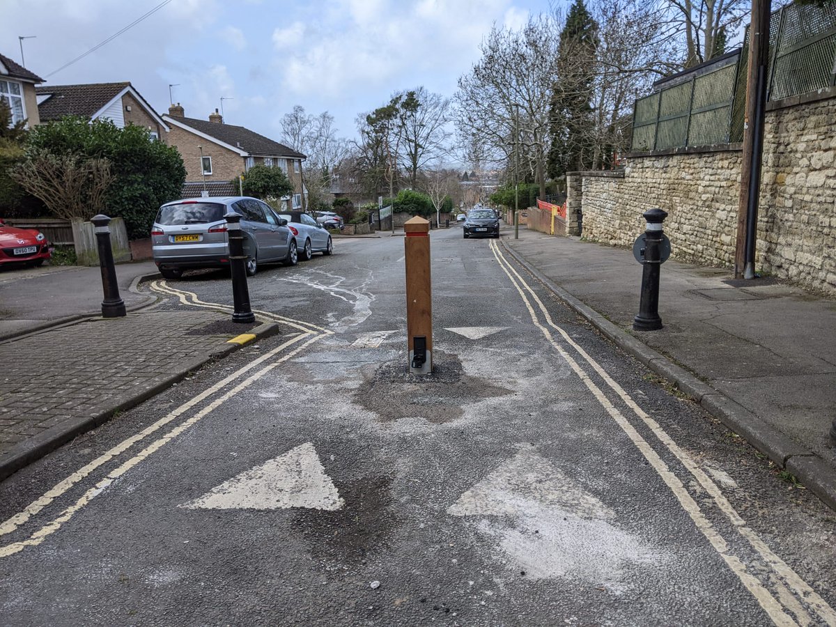 New wooden bollards are being installed to enforce Oxford’s Low Traffic Neighbourhoods, to replace the previous plastic bollards that were repeatedly vandalised. These photos show the new bollards on Crescent Road and Beauchamp Lane.