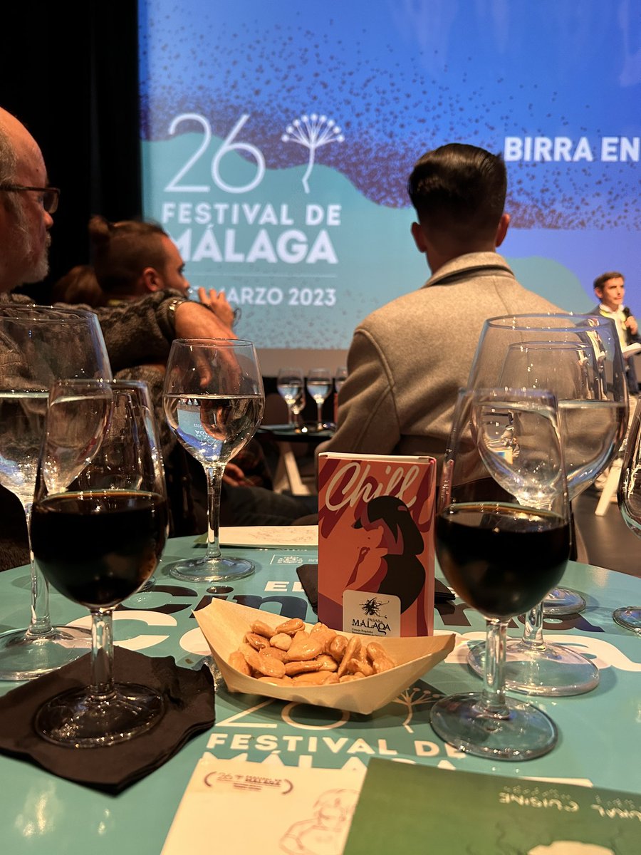 La felicidad, hoy: Ir al cine, que sea en el <a href="/TeatroEchegaray/">Teatro Echegaray</a>, que la sesión forme parte del <a href="/festivalmalaga/">Festival de Málaga</a>, que el montaje sea de #café y que sirvan <a href="/BQuitapenas/">Bodegas Quitapenas</a> #CocinaAural