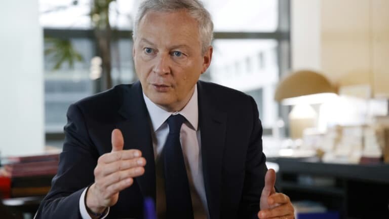 BFMTV's tweet photo. 🔴 ALERTE INFO
"Calmez-vous!": lance Bruno Le Maire aux investisseurs suite à la faillite de SVB
https://t.co/cgCxn0TNBS https://t.co/ZTfvWQAKIt