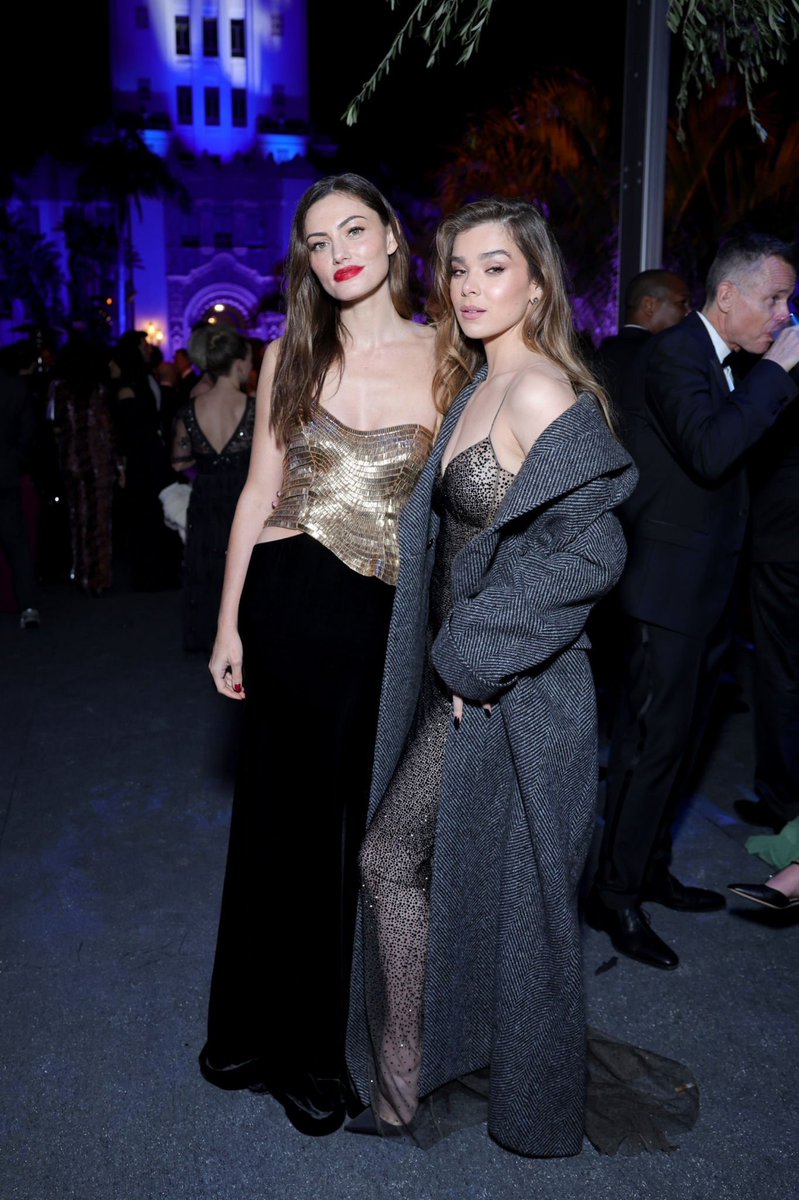 📷 | Phoebe Tonkin inside the Vanity Fair Oscars Party with Camila Morrone, Hailee Steinfeld, Eiza Gonzalez, Billie Eilish, Zoey Deutch (March 12)