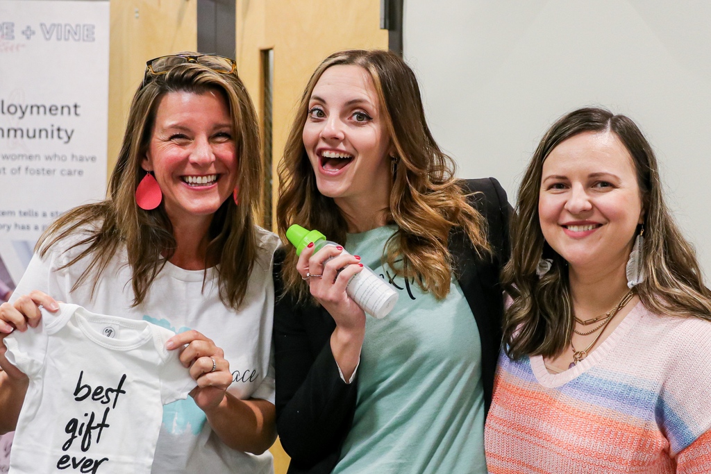 Kaylin had the chance to share Gateway's ministry with the women of Crossroads Fellowship at their if:Gathering. We loved connecting with the Embrace Grace that meets there. So thankful for these amazing partners.

#ConnectingForLife #GatewayWomensCare