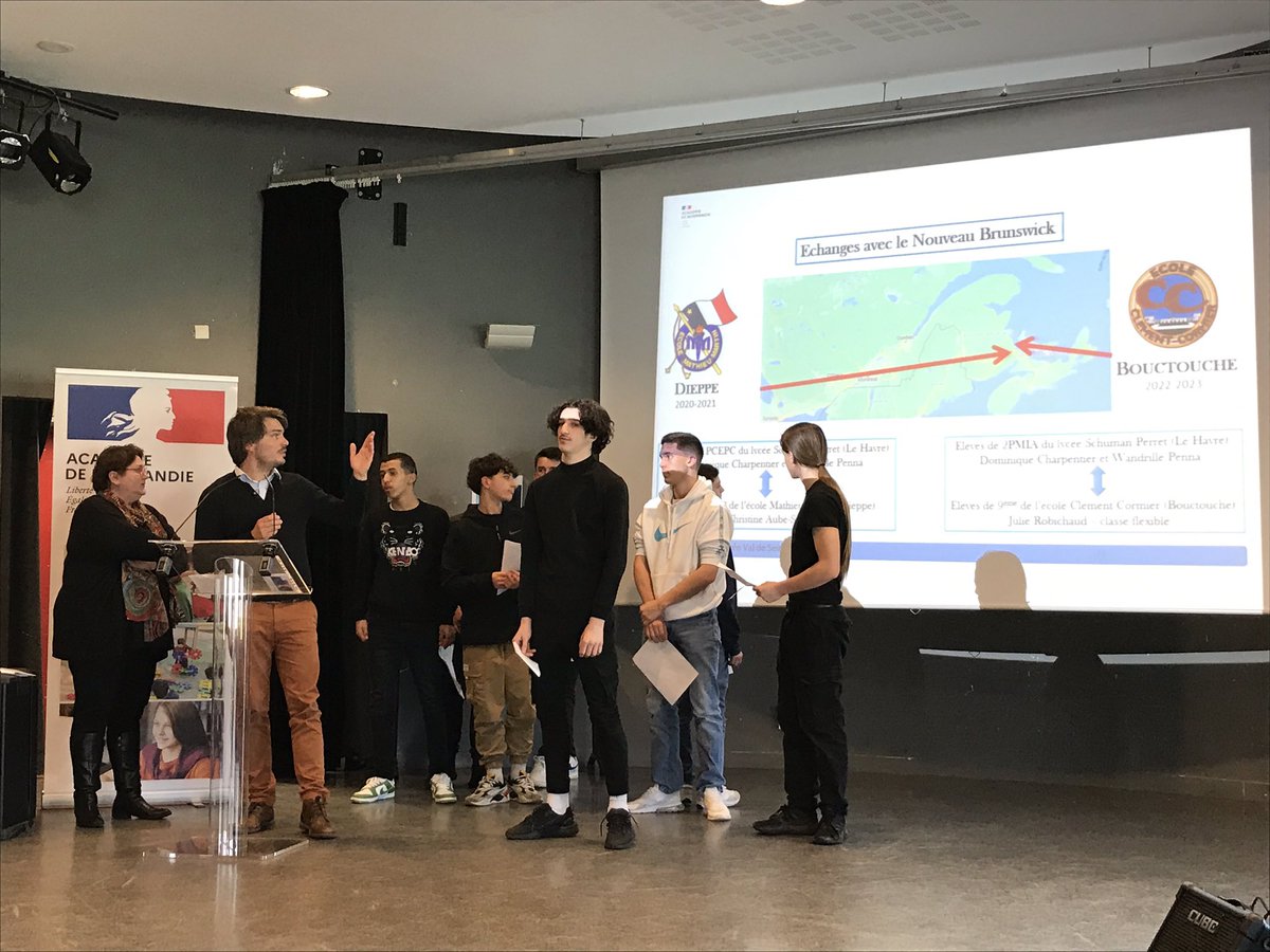 ac_normandie's tweet photo. La rectrice Gavini a assisté à la cérémonie d’ouverture de la semaine de la langue française et de la #francophonie 
Bravo aux élèves d’avoir partagé leur amour pour notre si belle langue via des textes, slams et poésies.  👏 https://t.co/7MFyaCDNvP