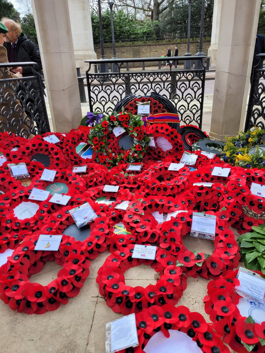 shrabanibasu_'s tweet photo. Moving ceremony as always at the #MemorialGates #HydePark on #CommonwealthDay to remember soldiers from the Indian subcontinent, Africa and the Caribbean. Laid a wreath on behalf of the #NoorInayatKhanMemorialTrust https://t.co/wztLZ9UwnV