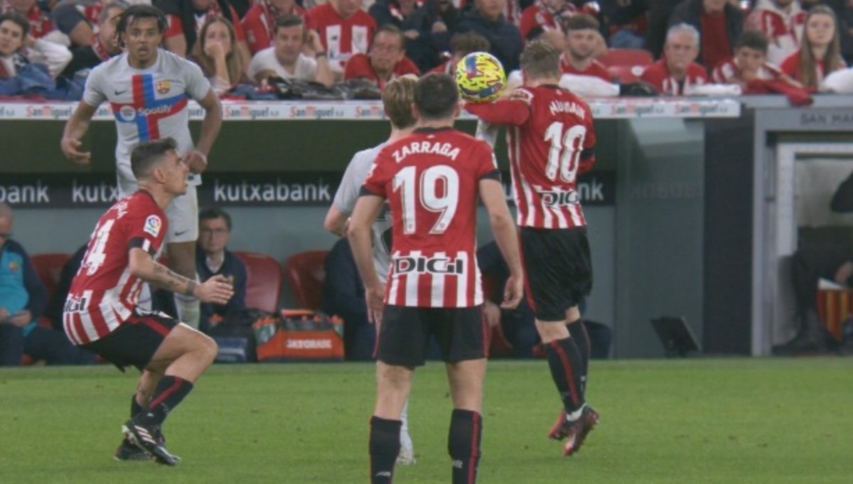 elchiringuitotv's tweet photo. 🙄Ya en frío... o no... La pregunta antes de #JUGONES: ¿Está bien anulado el gol del Athletic?

🔁RT-SÍ
❤️MG- NO

⏰📺Lo analizamos a las 15:10h en @laSextaTV con @jpedrerol. https://t.co/TDfNg0XCYf