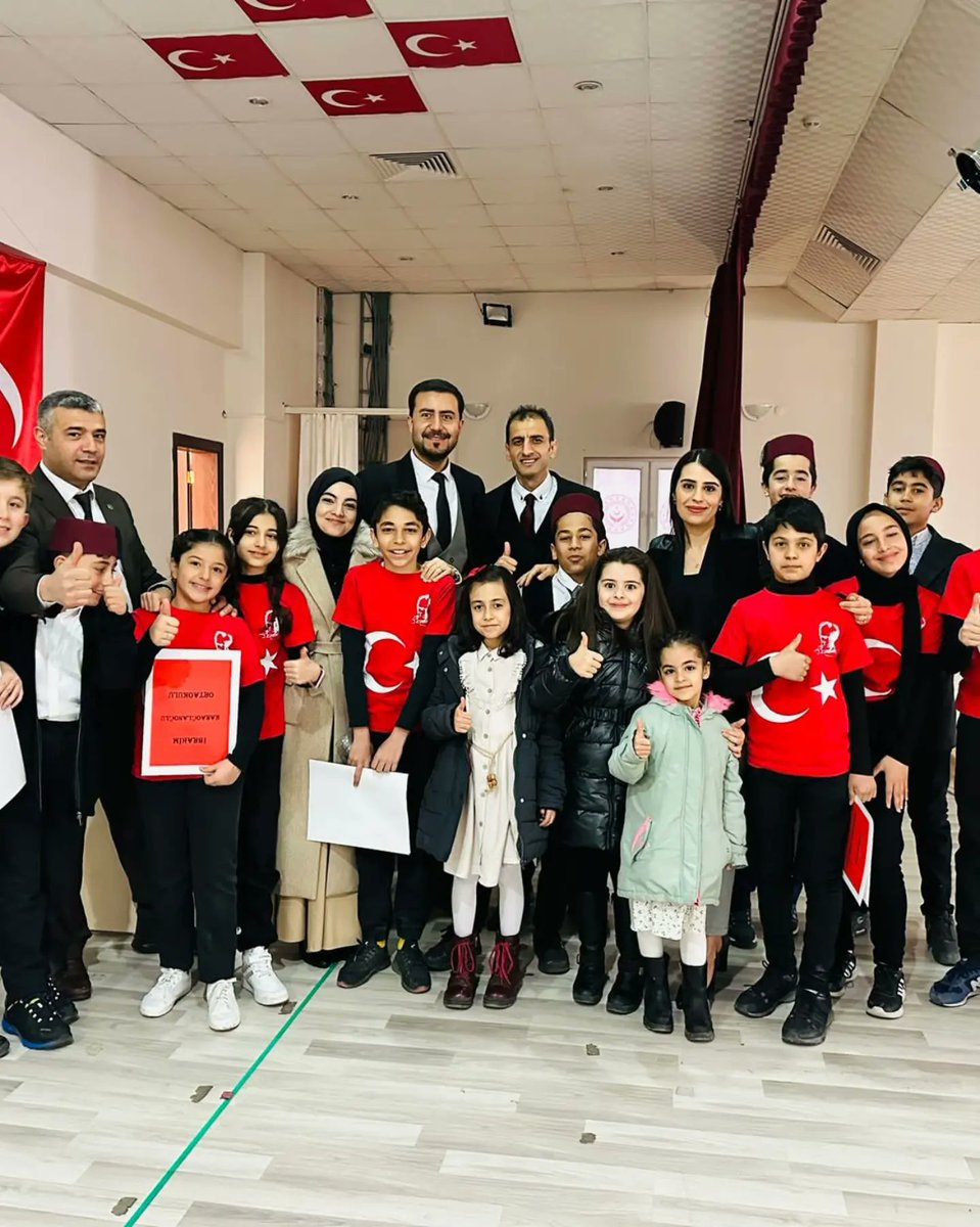 ikoglanogluiho's tweet photo. 12 Mart İstiklal Marşı'nın Kabulü ve Mehmet Akif Ersoy' u Anma Programı Adilcevaz Sosyal Hizmet Merkezi Konferans Salonu'nda gerçekleştirildi. Programa 7'den 70'e İstiklal Marşı video gösterisi damgasını vurdu. @tcmeb @Bitlis_Mem @AdilcevazM @meb_dinogretimi @Korkmazemin49 https://t.co/iVszUhFqDb