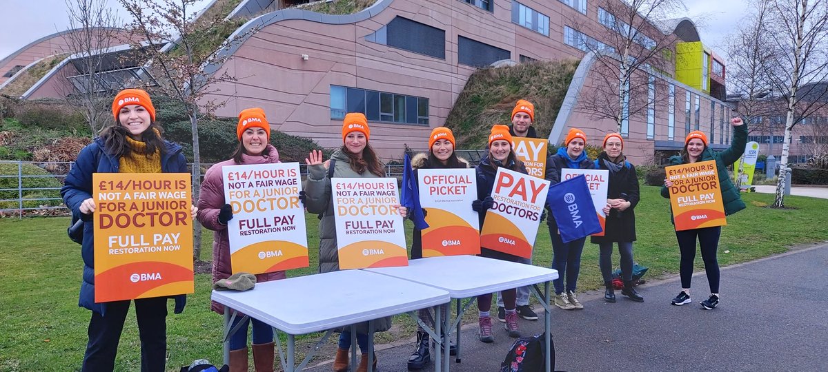 Mary Kapadia (@marykapadia) on Twitter photo What's happening?? Solidarity with our #DoctorsStrike - we are with you all <a href="/AlderHey/">🏥 Alder Hey 💙</a> What's happening?? Solidarity with our #DoctorsStrike - we are with you all <a href="/AlderHey/">🏥 Alder Hey 💙</a>