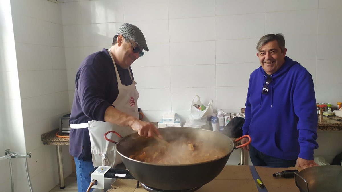 ASPACEAndalucia's tweet photo. 🔵Por tanto, este año hemos apostado más que nunca por el encuentro y la reunión, queriendo formar un #movimientoASPACE cada vez más unido y fuerte, rodeados de nuestras personas usuarias, familias y profesionales. 🙌 https://t.co/iQ4broW79H
