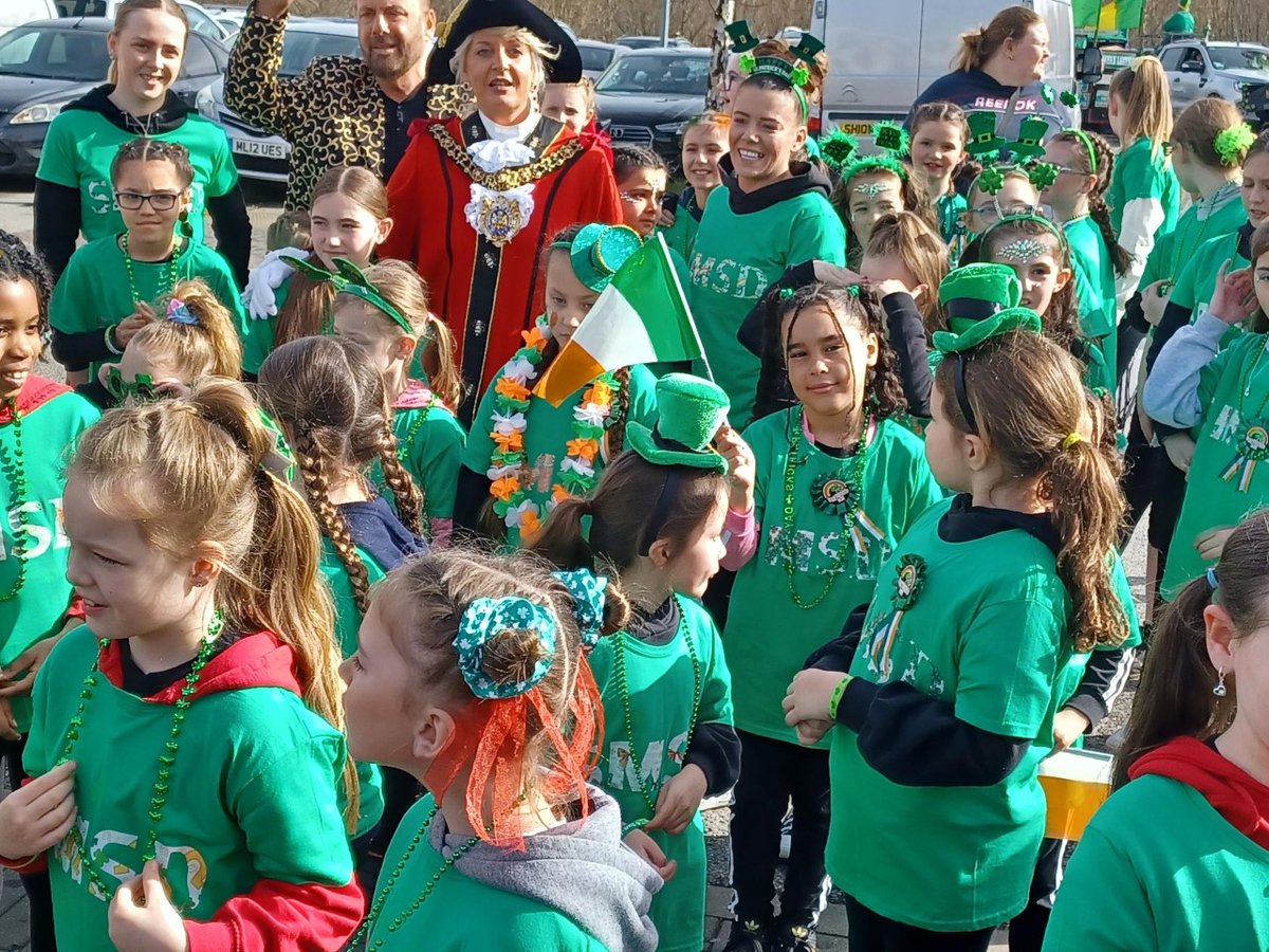 LordMayorOfMcr's tweet photo. What an amazing parade to celebrate St Patrick's Day🍀🐝 https://t.co/vyYad0x57m