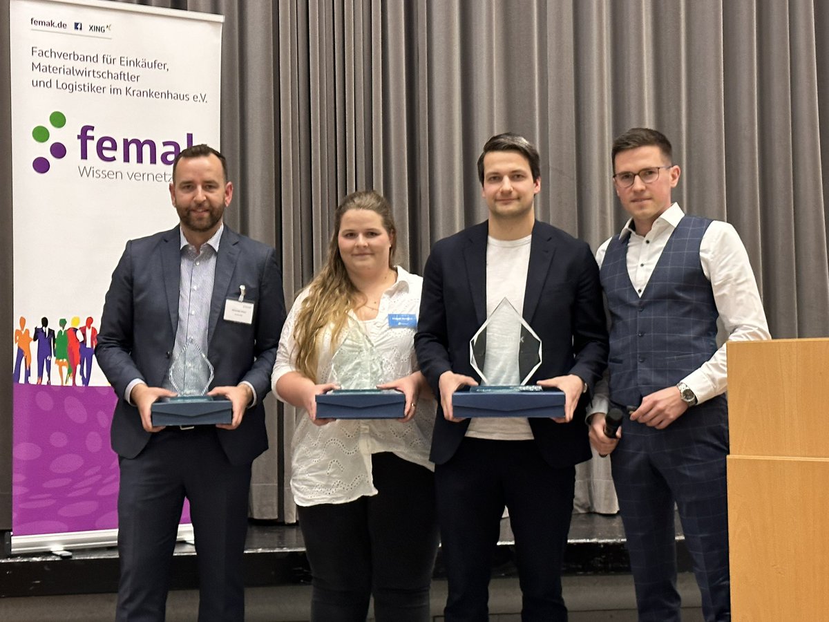 MirjamBauer's tweet photo. Drei Gewinner beim #Startup Pitch der @femak_ev #bufata:
1 Intensivkontakt
2 @cliniserve 
3 @myOnCARE 
Herzliche Glückwünsche 🍾🎈 an alle Unternehmen und viel Erfolg 👍🏻 https://t.co/gCvEQFhFCZ