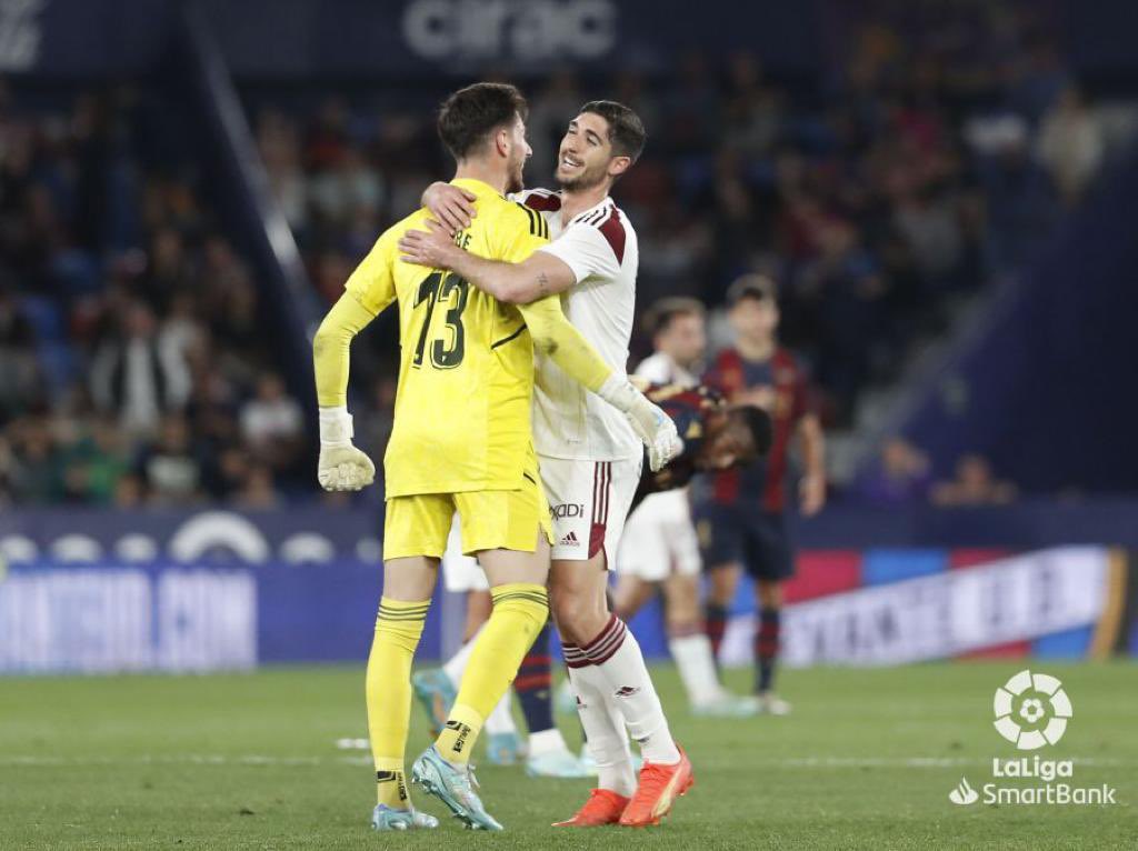 diego_altube's tweet photo. Gran partido de equipo y afición que están unidos por un sentimiento, EMOCIONAR 🙌🏻🦇
#AupaAlba https://t.co/QVmT6aHhuv