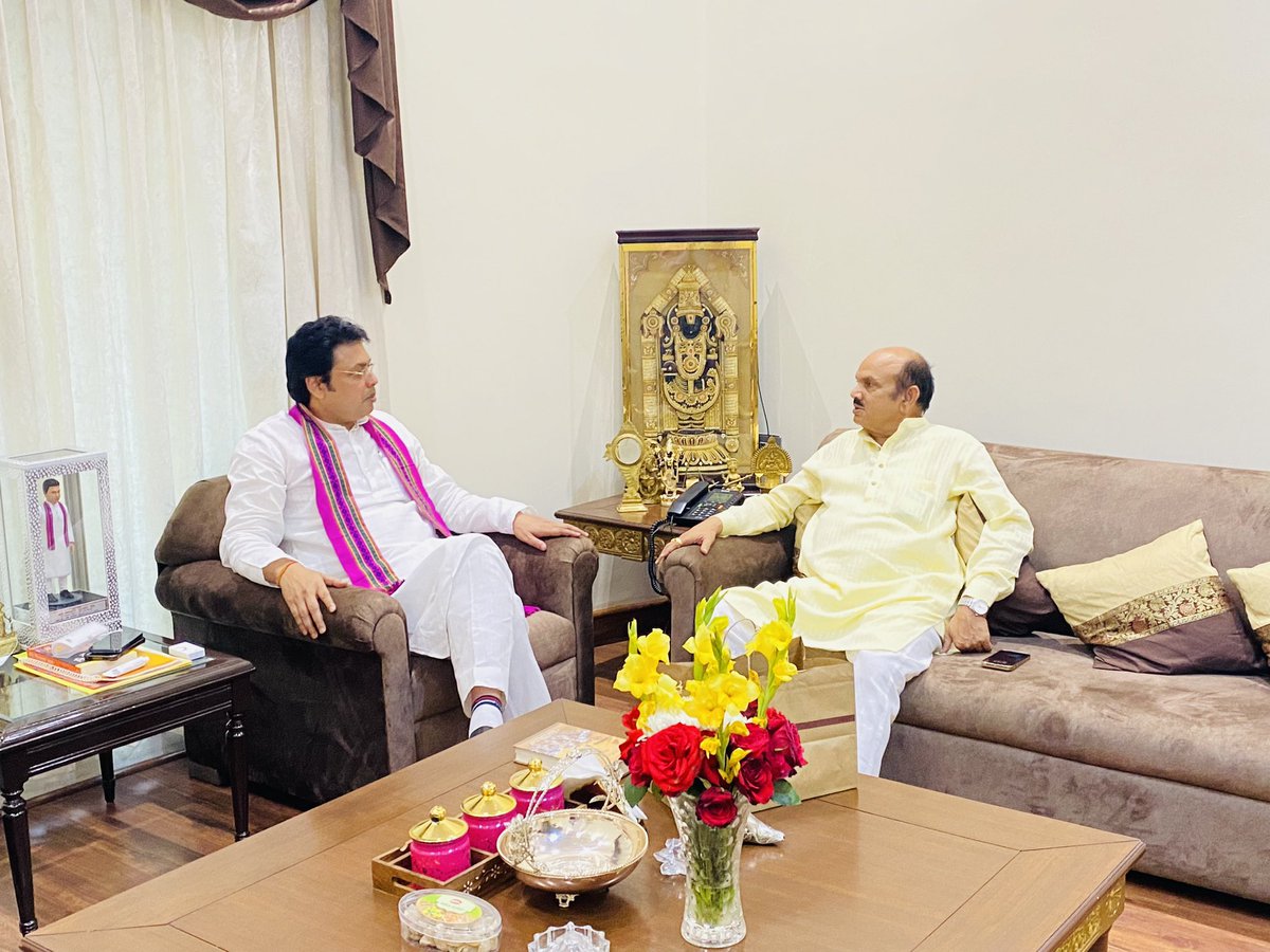 BjpBiplab's tweet photo. आज नई दिल्ली स्थित आवास पर सोनीपत के लोकप्रिय सांसद श्री रमेश कौशिक जी ने शिष्टाचार भेंट की। 
@RCKaushikBJP https://t.co/GeZ0jMeBV7