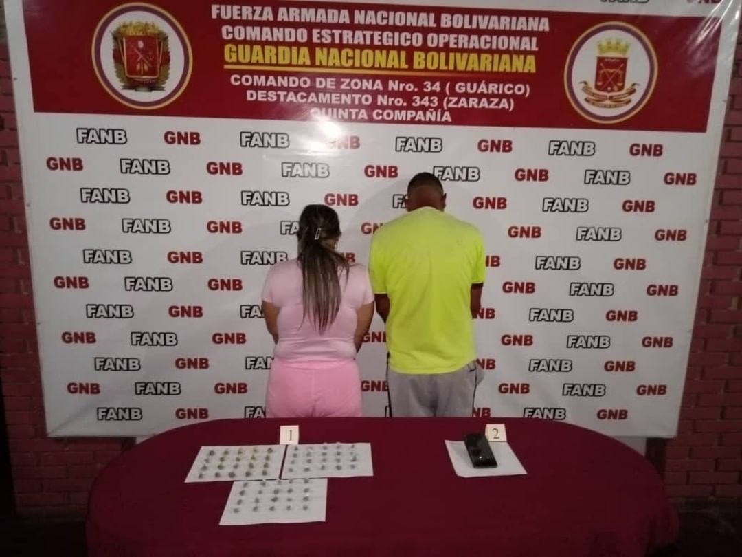 ZARAZA. Capturaron a "La Yesi" y "El Paqui" con 60 envoltorios de Marihuana - notipascua.com/zaraza-captura… #Guárico #noticias #información #Venezuela