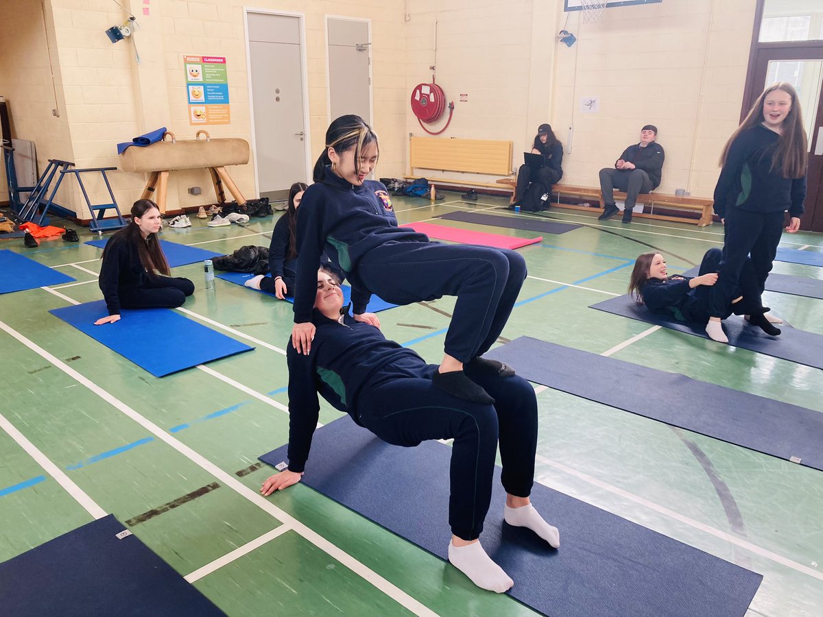 <a href="/Yoga_as_Gaeilge/">Óga Yoga</a> <a href="/SnaGaeilge/">Seachtain na Gaeilge le Energia</a> Grúpa an-aclaí sa chéad bhliain!