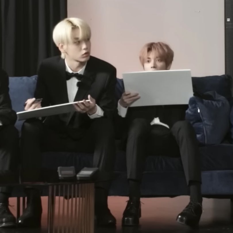 he looks so smol next to soobin 🥹