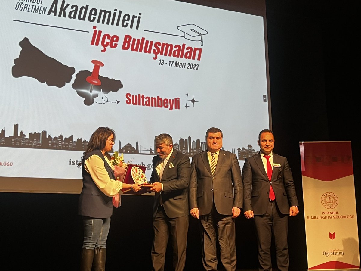 İstanbul Öğretmen Akademileri İlçe Buluşmaları’nın açılışını Sultanbeyli ilçemizde Doç. Dr. Şebnem ÖZDEMİR’in sunumuyla “Makine Kralın Dönüşü: Üretici Yapay Zekâlar Çağında İnsan” eğitimiyle gerçekleştirdik.

<a href="/memleventyazici/">Levent Yazıcı</a> 
<a href="/istanbulilmem/">İstanbul İl Millî Eğitim Müdürlüğü</a> 
<a href="/AhmetBrlkkara1/">Ahmet BÜRLÜKKARA</a>