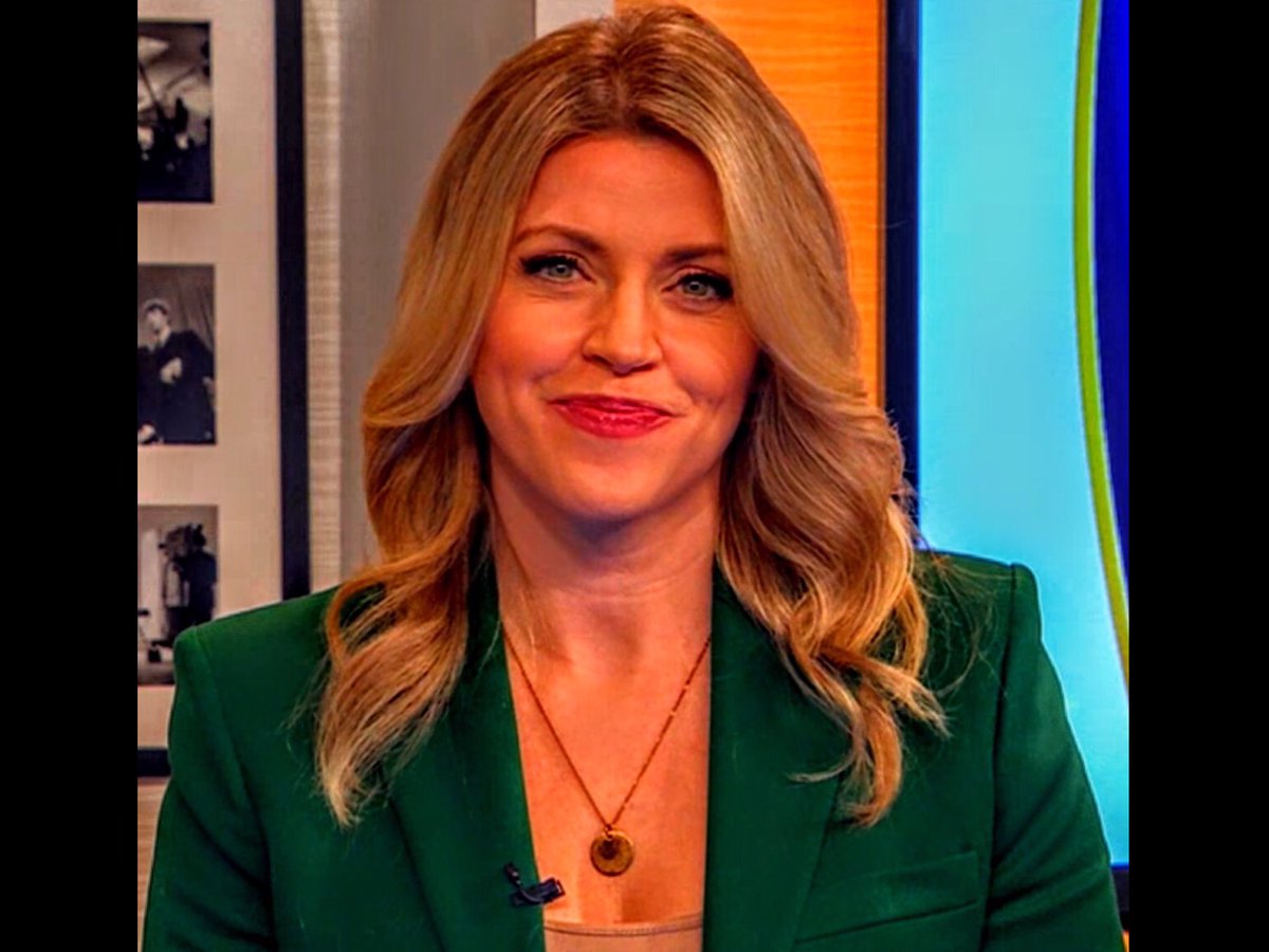 JohnMaring2's tweet photo. ๐ Monday ๐
, @NatDuddridgeTV ! Lookinโ ๐, Comfortable, Sexy, Polished & Sharp In ๐ Fillinโ In 4 Mary Calvi Today On CBS2! ๐๐ป ๐ Suit, #FillInNatalie! โค๏ธ๐โค๏ธ Have A ๐ Week, ๐ โ๏ธ & Go, J-E-T-S! ๐๐ค #NatDuddridgeTV #NatDudds #TakeFlight #WomanInGreen ๐ #MondayMojo โจ https://t.co/HKoghLtnXq