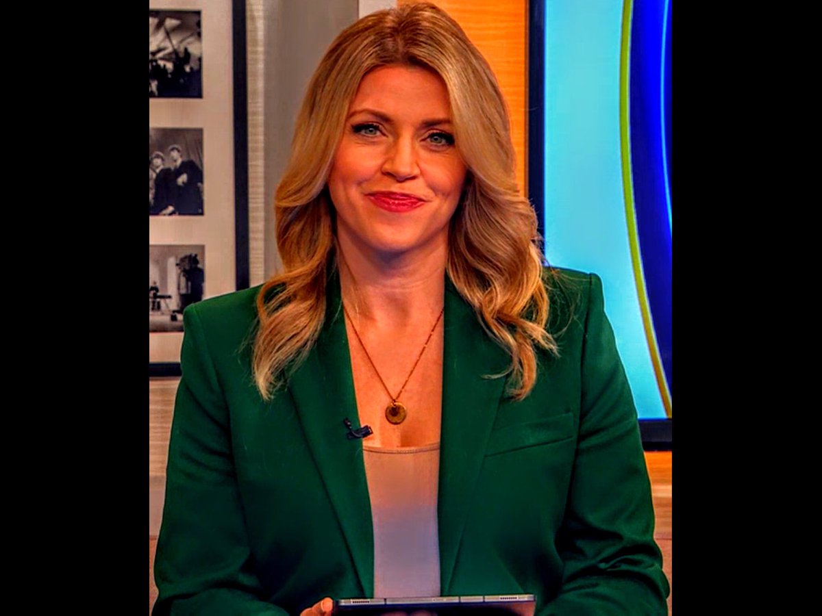 JohnMaring2's tweet photo. ๐ Monday ๐
, @NatDuddridgeTV ! Lookinโ ๐, Comfortable, Sexy, Polished & Sharp In ๐ Fillinโ In 4 Mary Calvi Today On CBS2! ๐๐ป ๐ Suit, #FillInNatalie! โค๏ธ๐โค๏ธ Have A ๐ Week, ๐ โ๏ธ & Go, J-E-T-S! ๐๐ค #NatDuddridgeTV #NatDudds #TakeFlight #WomanInGreen ๐ #MondayMojo โจ https://t.co/HKoghLtnXq