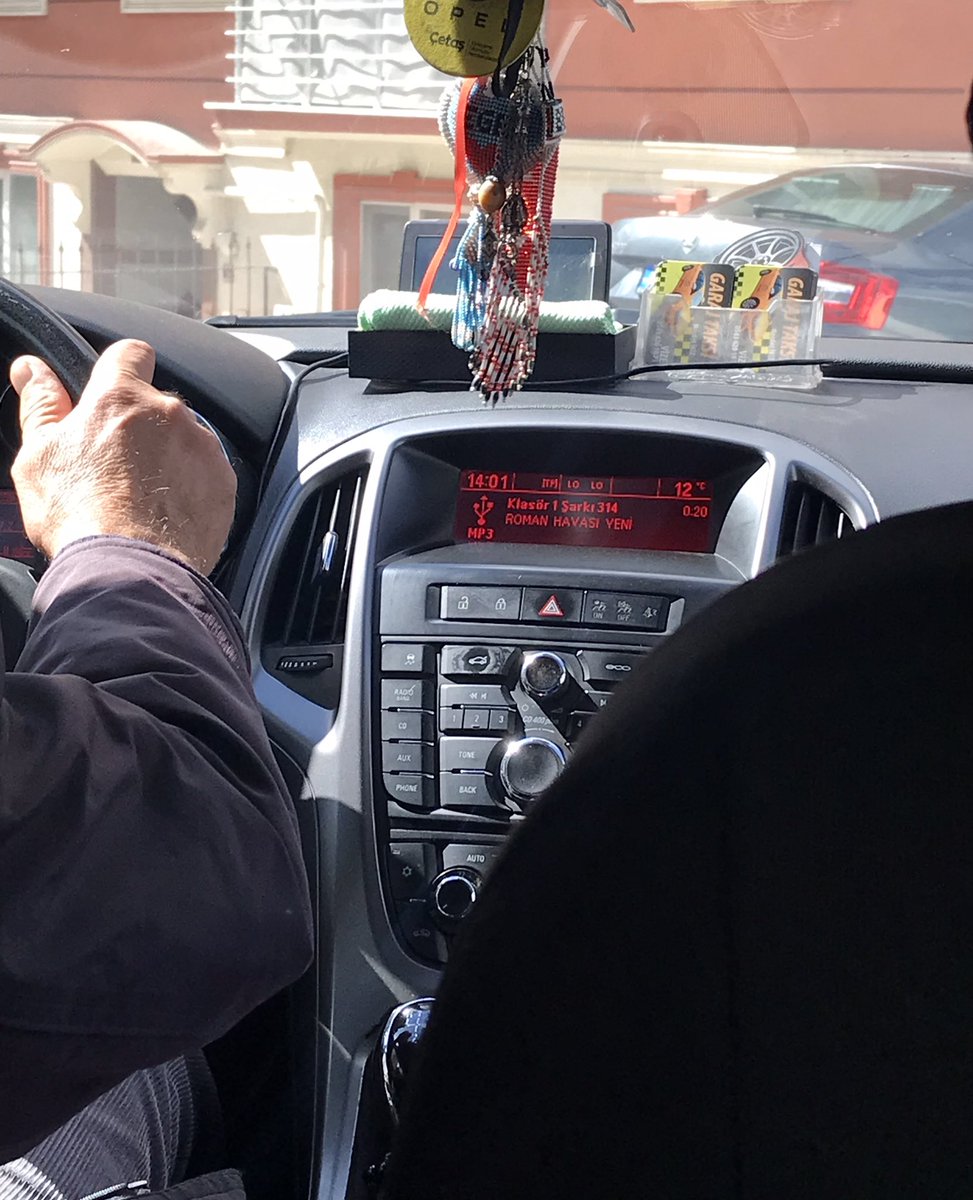 d1lra's tweet photo. Trakyalı taksicinin playlisti böyle olur https://t.co/R2lCGEkMEI