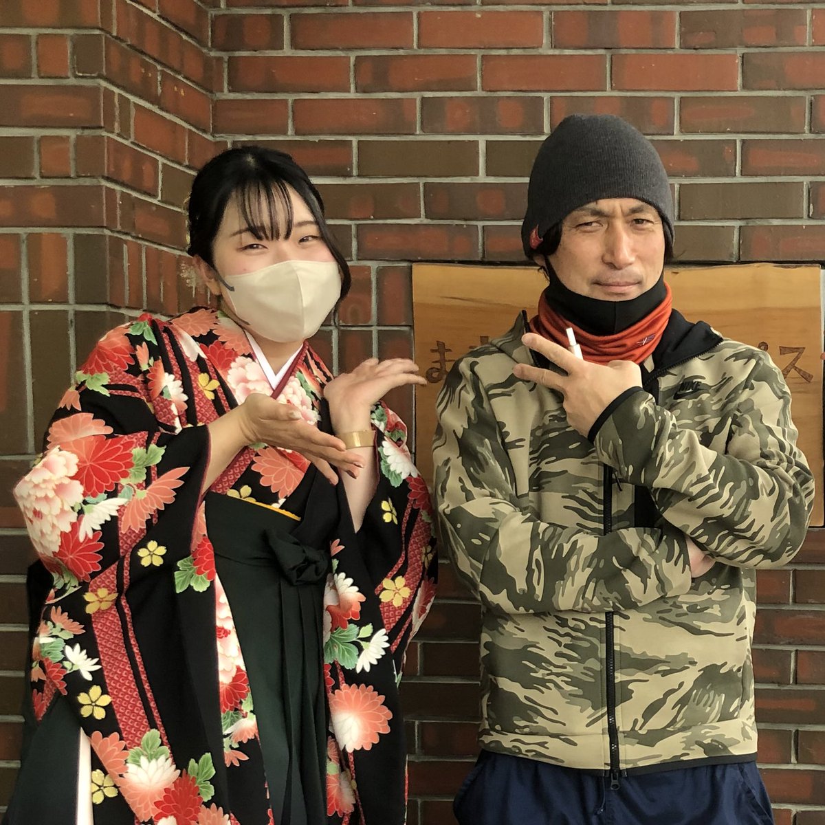 __SUNwaka77's tweet photo. 長野大学を卒業しました🌱

卒業代表の言葉緊張しました〜〜〜❗
地域の皆さん、4年間温かく見守ってくださりありがとうございました！！
社会人生活も頑張ります🔥

写真は上田の父と！お世話になりました☃️ https://t.co/S2JtStMiJB