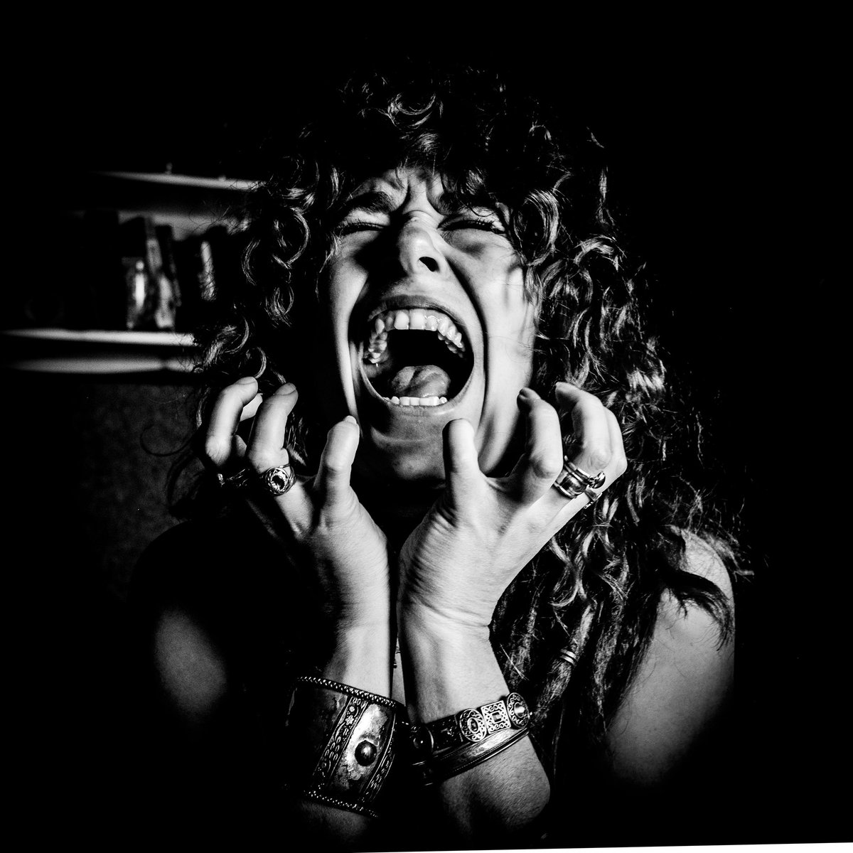 BrookesPics's tweet photo. It’s Monday again ! My wonderful partner in creative crime @_feraline_ expressing her feelings on the ending of the weekend perfectly - @artbybutterfly this could be the start of our transatlantic ‘angry nudes’ art project! #angrynudes #artmodel #muselife https://t.co/62vdUliBNT